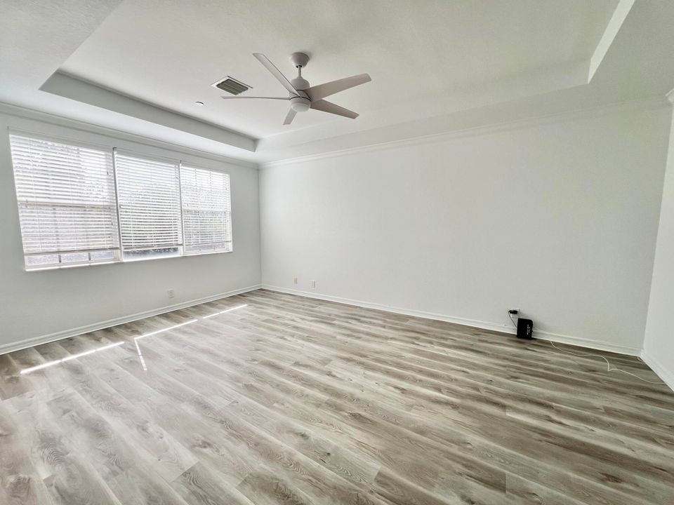 Под контрактом: $3,200 (3 спален, 2 ванн, 2209 Квадратных фут)