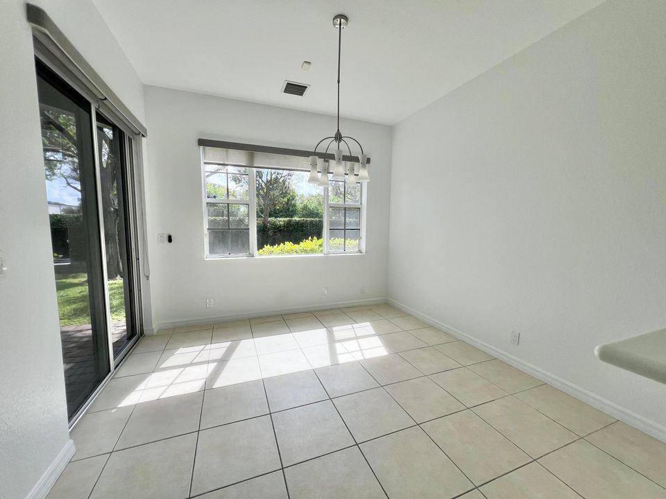 Под контрактом: $3,200 (3 спален, 2 ванн, 2209 Квадратных фут)