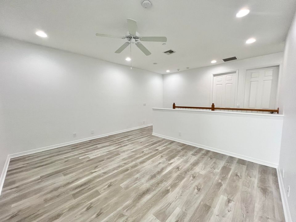 Под контрактом: $3,200 (3 спален, 2 ванн, 2209 Квадратных фут)