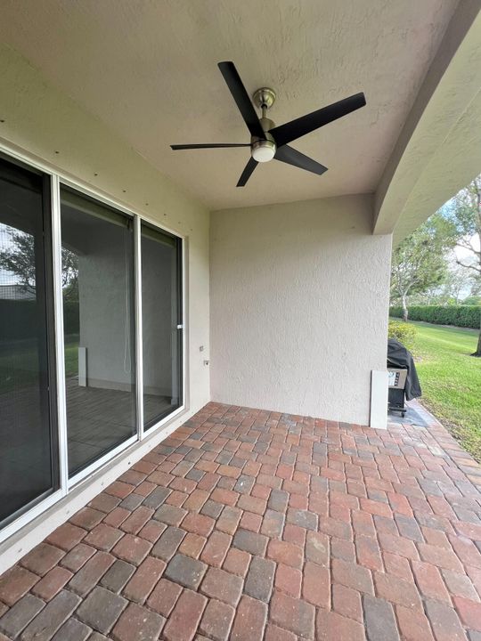 Под контрактом: $3,200 (3 спален, 2 ванн, 2209 Квадратных фут)