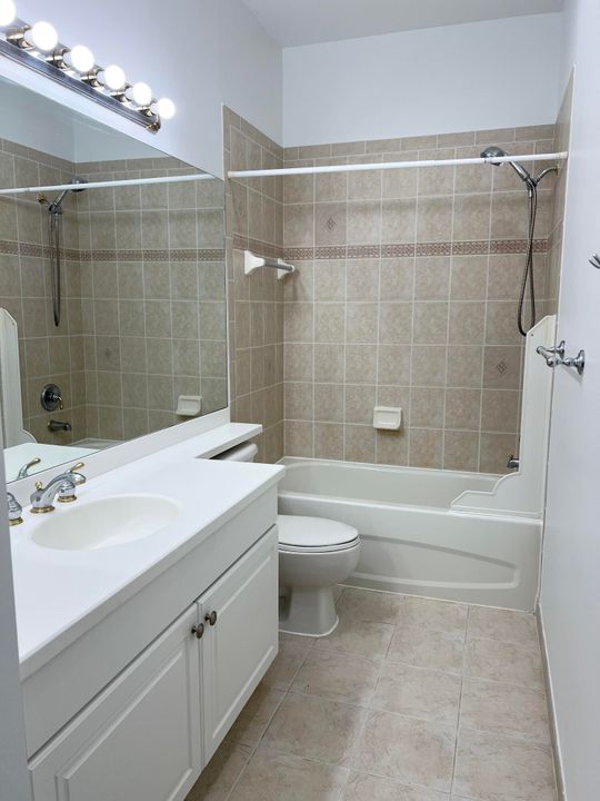 Под контрактом: $3,200 (3 спален, 2 ванн, 2209 Квадратных фут)