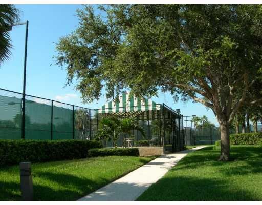 Под контрактом: $455,000 (2 спален, 2 ванн, 1285 Квадратных фут)