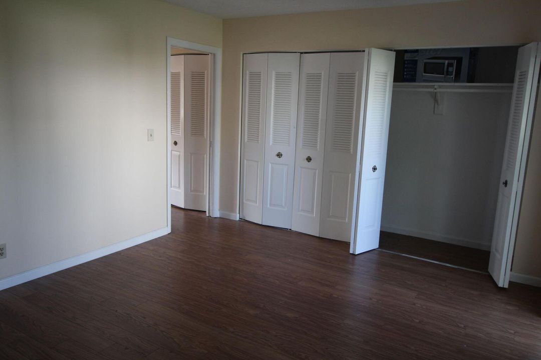 For Rent: $1,300 (1 beds, 1 baths, 702 Square Feet)