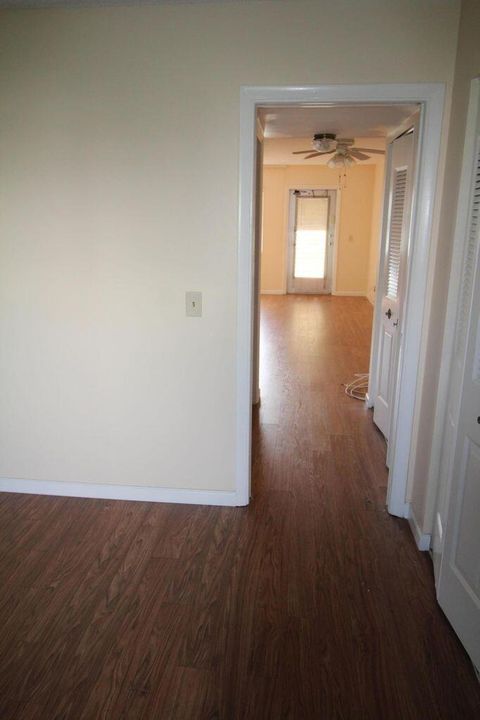 For Rent: $1,300 (1 beds, 1 baths, 702 Square Feet)