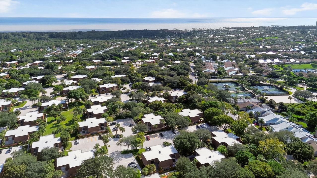 Под контрактом: $455,000 (2 спален, 2 ванн, 1285 Квадратных фут)