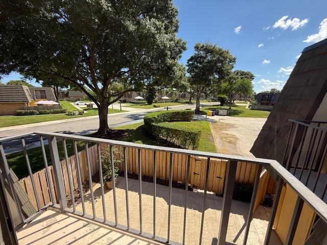 For Sale: $299,900 (2 beds, 2 baths, 1236 Square Feet)