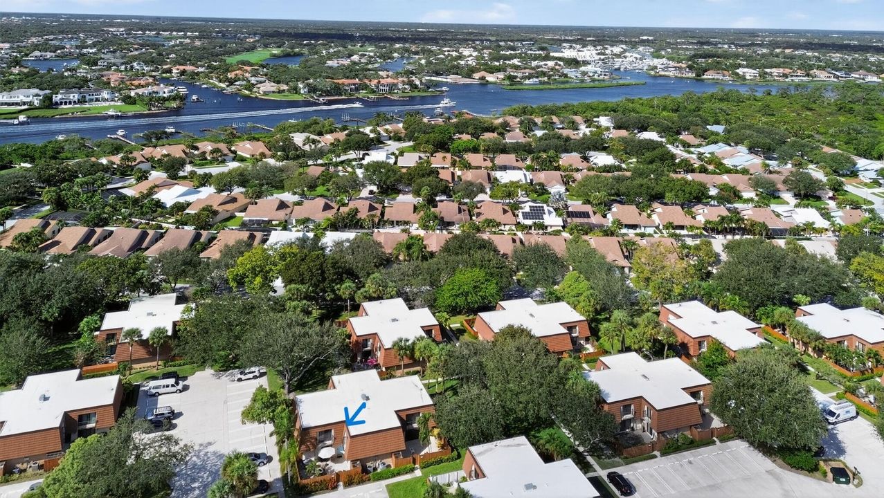 Под контрактом: $455,000 (2 спален, 2 ванн, 1285 Квадратных фут)