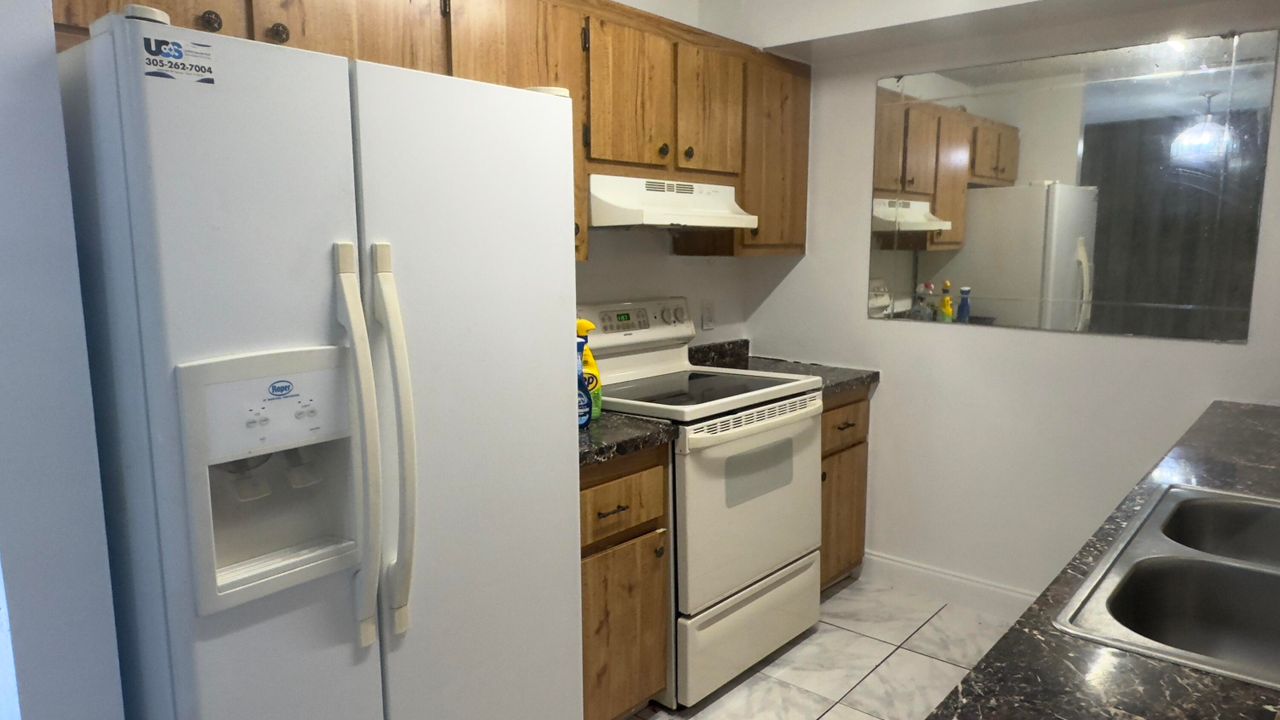 Recently Rented: $2,200 (3 beds, 2 baths, 1076 Square Feet)