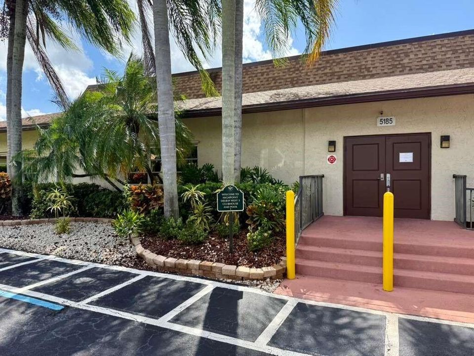 For Sale: $174,900 (1 beds, 2 baths, 1125 Square Feet)