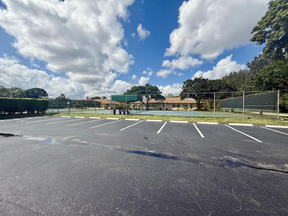 For Sale: $174,900 (1 beds, 2 baths, 1125 Square Feet)