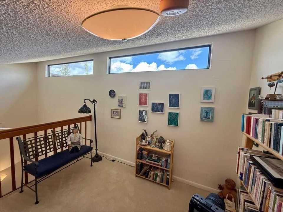 For Sale: $174,900 (1 beds, 2 baths, 1125 Square Feet)