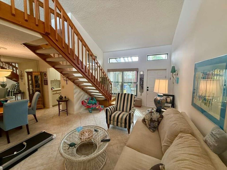 For Sale: $174,900 (1 beds, 2 baths, 1125 Square Feet)