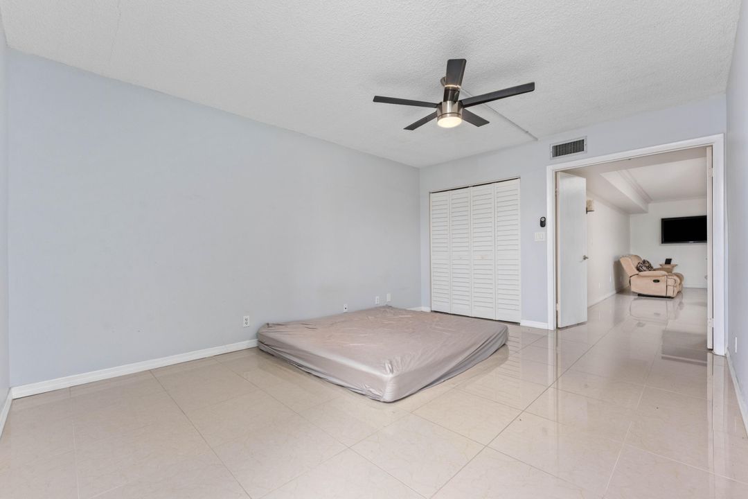 合同活跃: $225,000 (3 贝兹, 2 浴室, 1700 平方英尺)