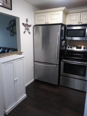 For Rent: $1,395 (1 beds, 1 baths, 585 Square Feet)