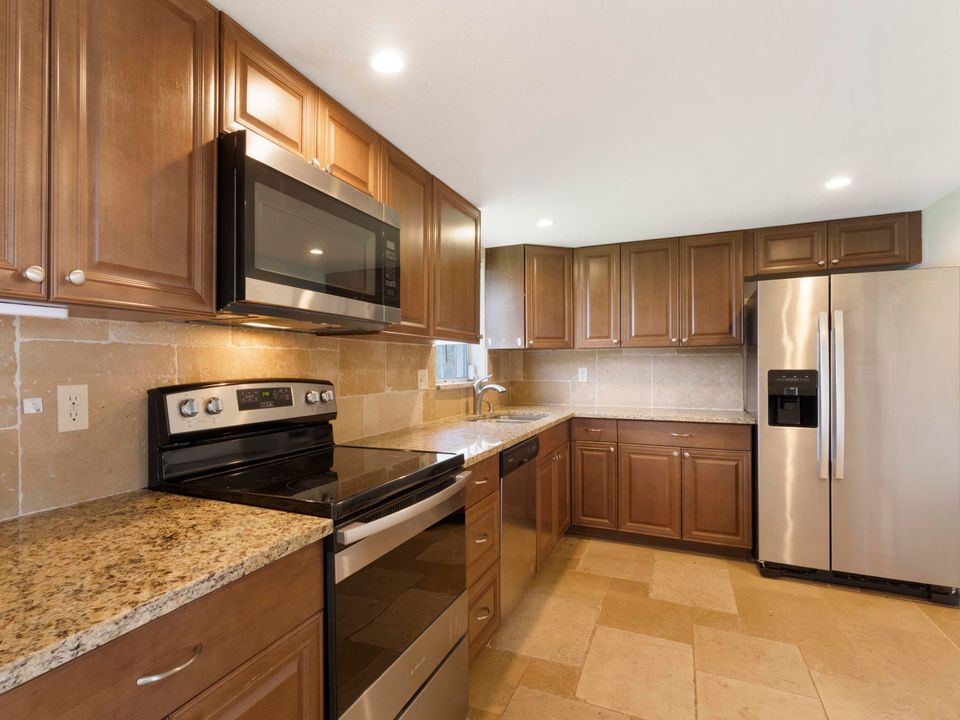 For Rent: $2,300 (2 beds, 2 baths, 1128 Square Feet)