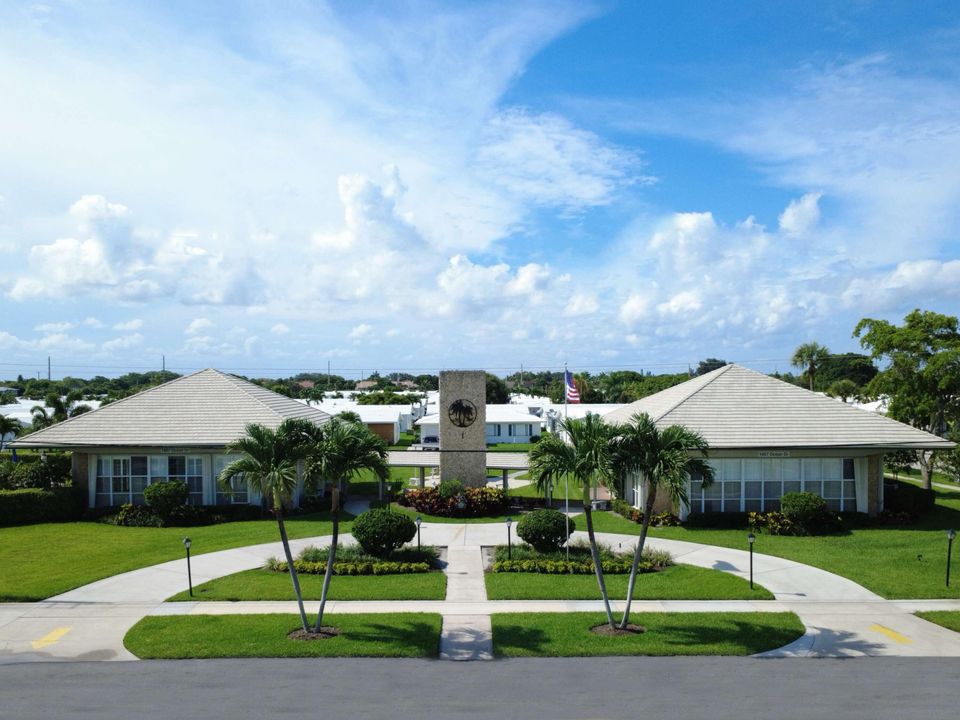 For Rent: $2,300 (2 beds, 2 baths, 1128 Square Feet)