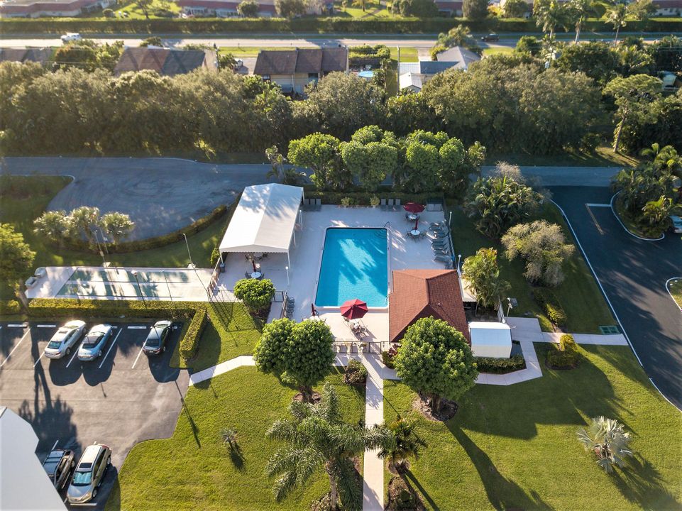 For Sale: $120,000 (1 beds, 1 baths, 824 Square Feet)