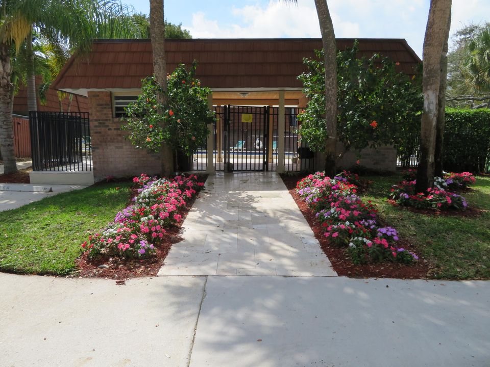 For Sale: $344,900 (2 beds, 2 baths, 1288 Square Feet)