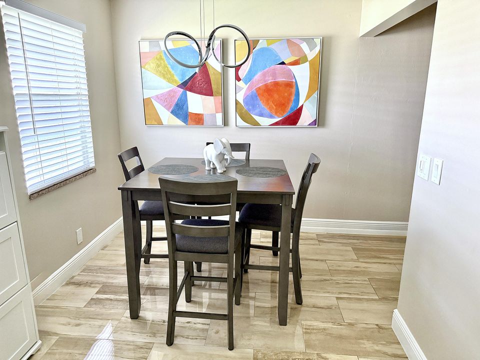 For Sale: $179,900 (2 beds, 1 baths, 820 Square Feet)