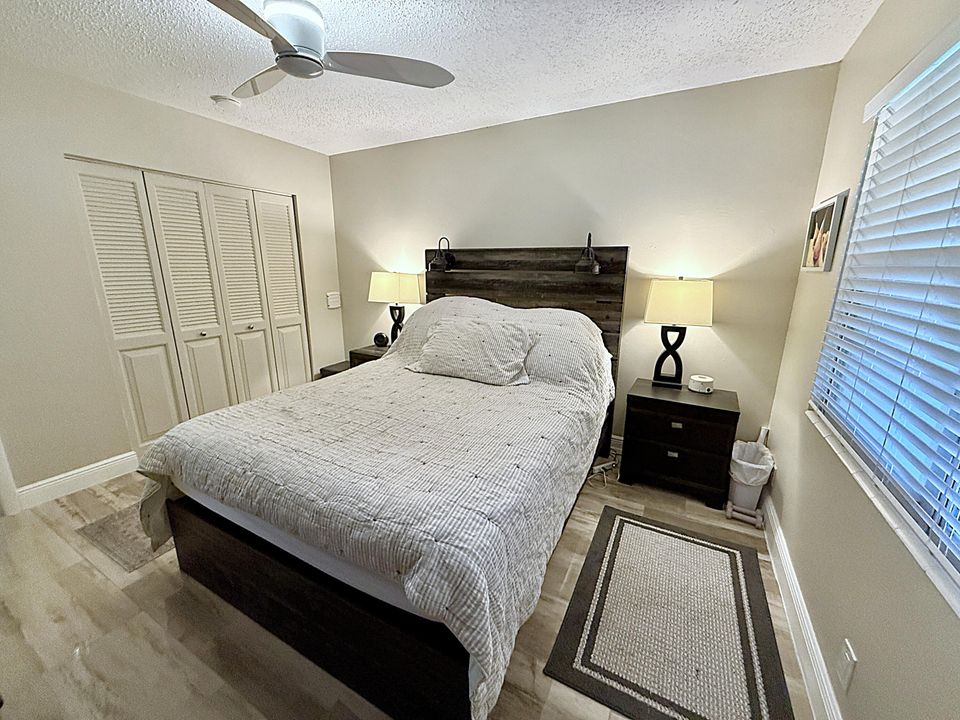 For Sale: $179,900 (2 beds, 1 baths, 820 Square Feet)