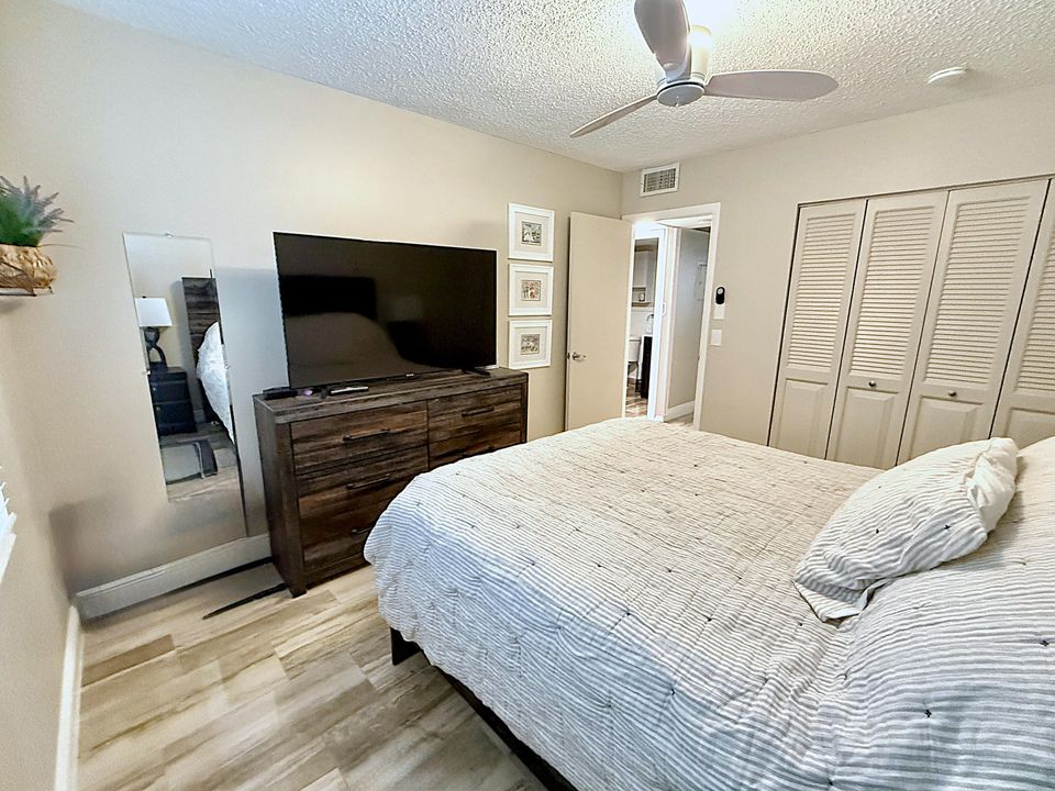 For Sale: $179,900 (2 beds, 1 baths, 820 Square Feet)