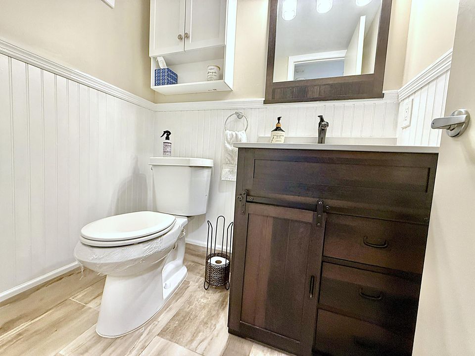 For Sale: $179,900 (2 beds, 1 baths, 820 Square Feet)