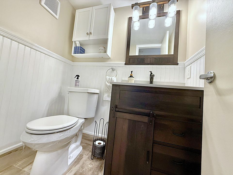 For Sale: $179,900 (2 beds, 1 baths, 820 Square Feet)