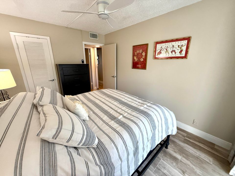 For Sale: $179,900 (2 beds, 1 baths, 820 Square Feet)