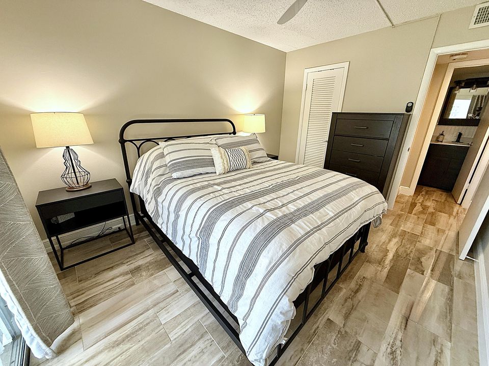 For Sale: $179,900 (2 beds, 1 baths, 820 Square Feet)