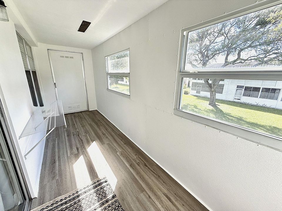 For Sale: $179,900 (2 beds, 1 baths, 820 Square Feet)