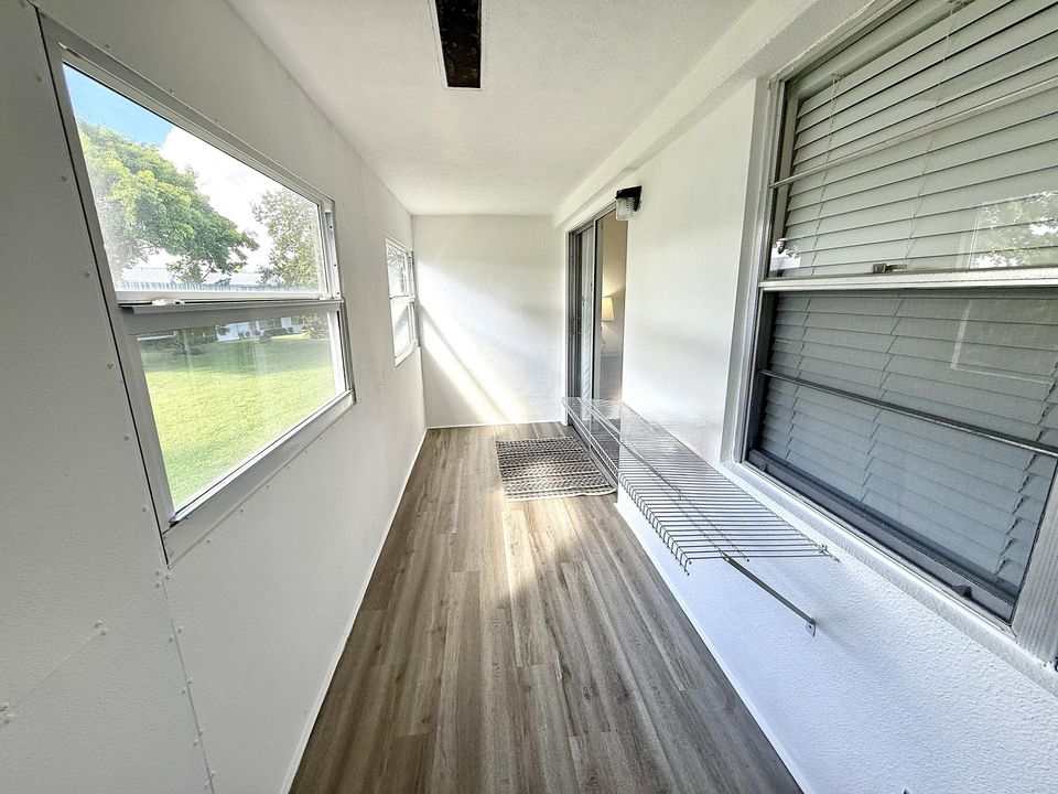 For Sale: $179,900 (2 beds, 1 baths, 820 Square Feet)