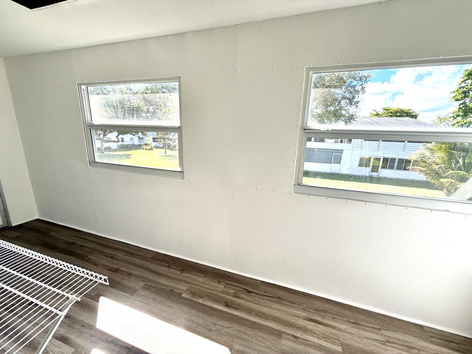 For Sale: $179,900 (2 beds, 1 baths, 820 Square Feet)