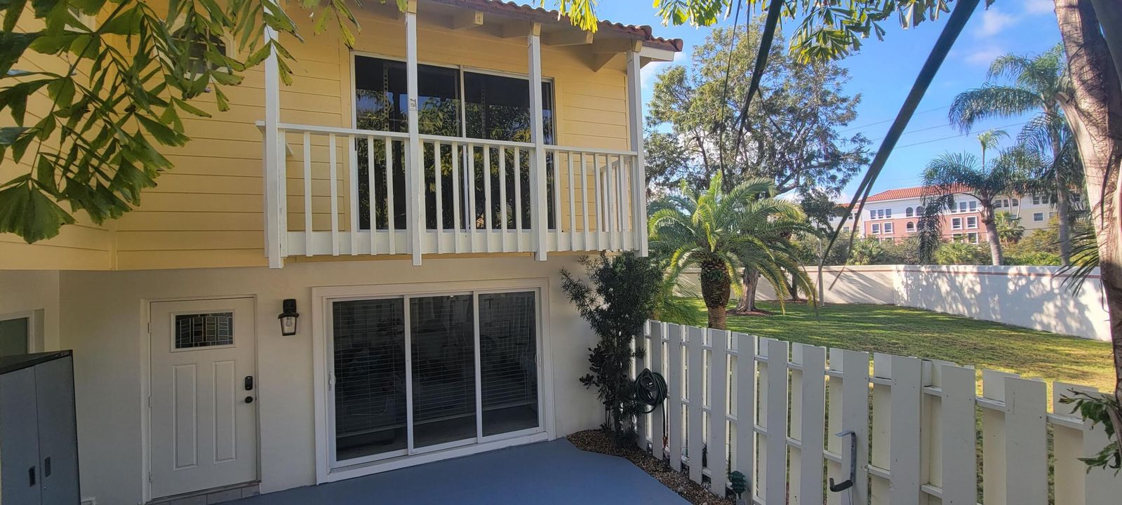 Recently Sold: $475,000 (2 beds, 2 baths, 1250 Square Feet)