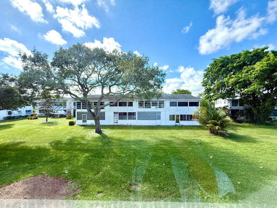 For Sale: $179,900 (2 beds, 1 baths, 820 Square Feet)