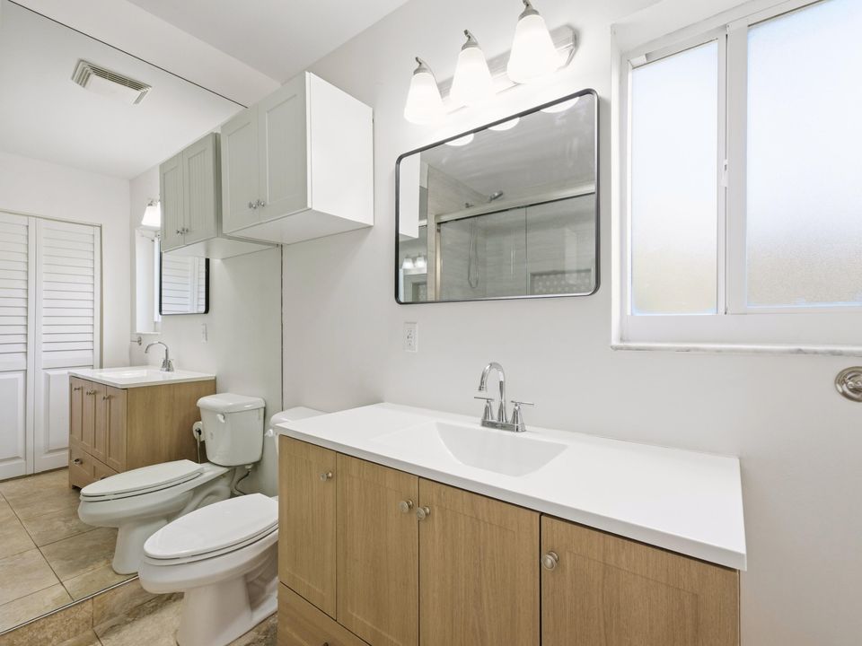 For Sale: $319,900 (2 beds, 2 baths, 1133 Square Feet)