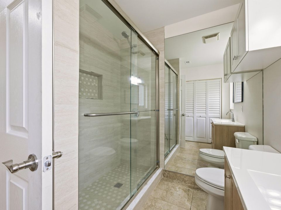 For Sale: $319,900 (2 beds, 2 baths, 1133 Square Feet)