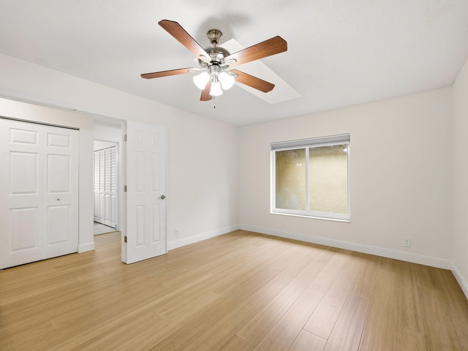 For Sale: $319,900 (2 beds, 2 baths, 1133 Square Feet)