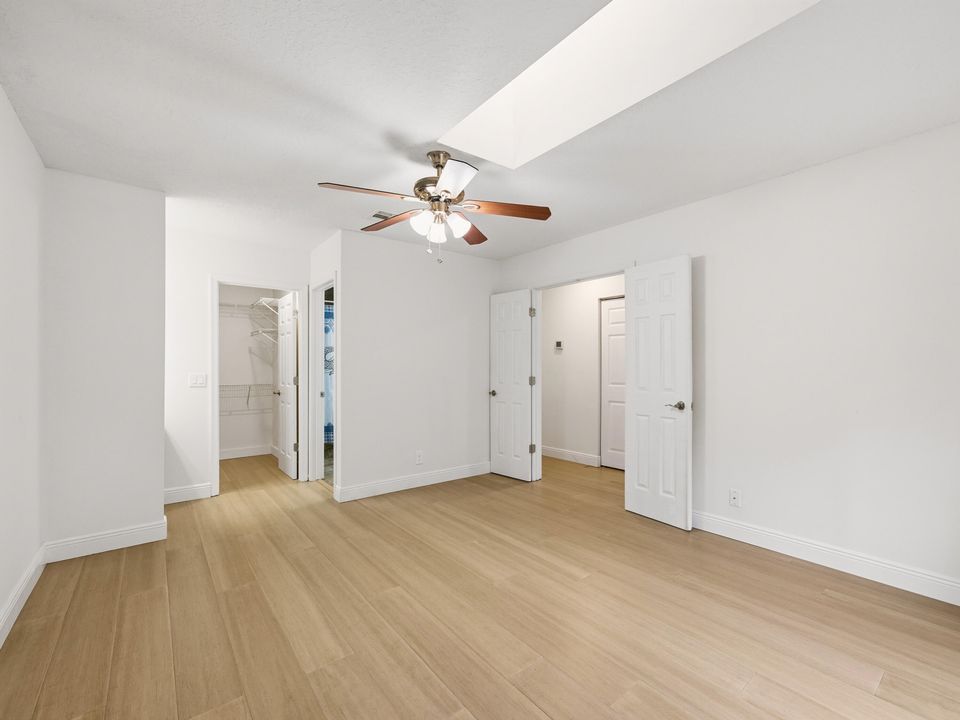 For Sale: $319,900 (2 beds, 2 baths, 1133 Square Feet)