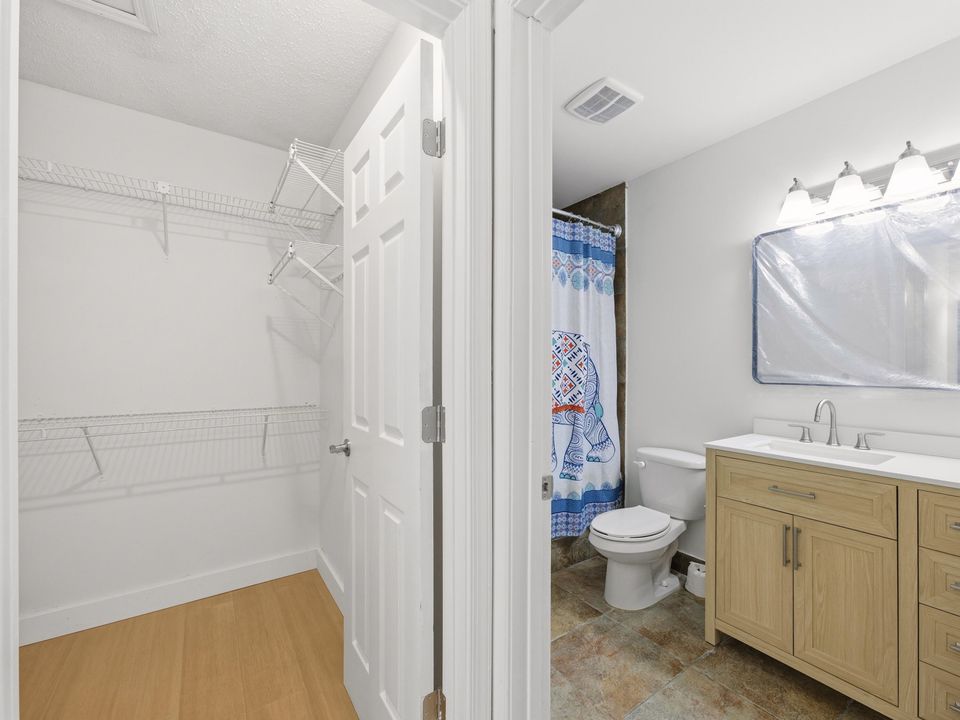 For Sale: $319,900 (2 beds, 2 baths, 1133 Square Feet)