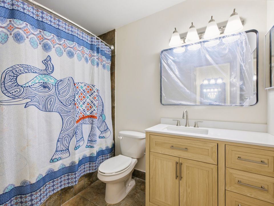 For Sale: $319,900 (2 beds, 2 baths, 1133 Square Feet)