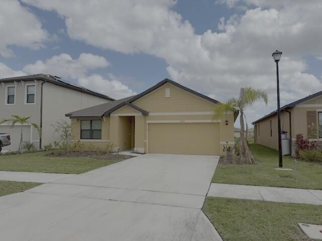 Recently Rented: $2,700 (3 beds, 2 baths, 1672 Square Feet)