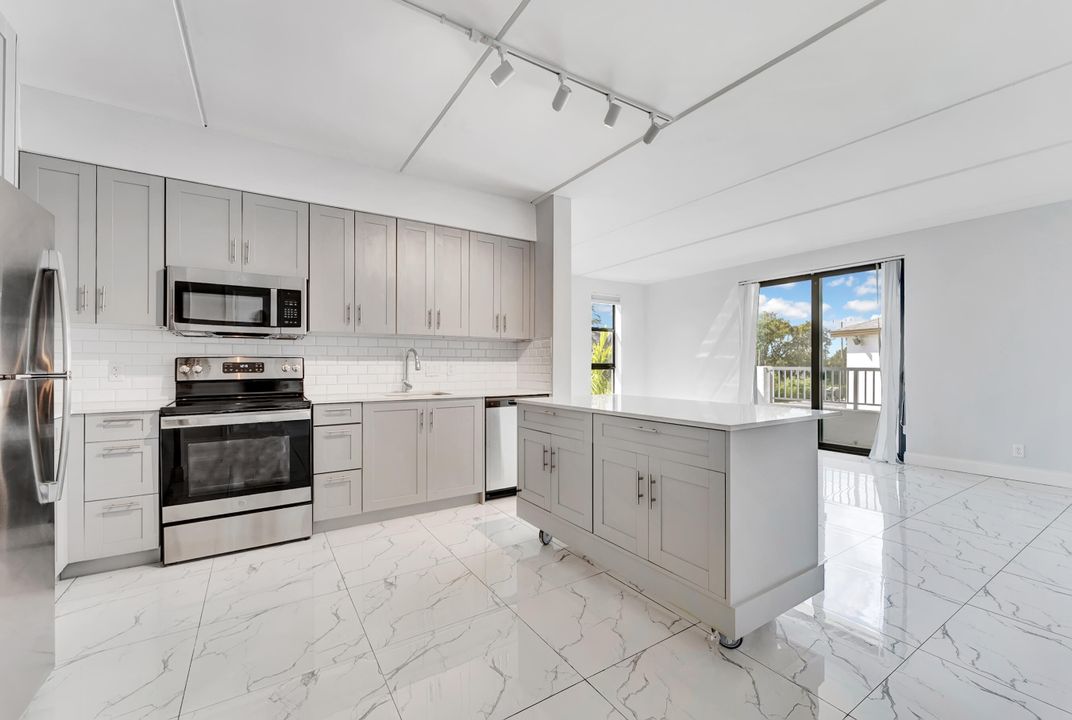 В аренду: $3,800 (3 спален, 2 ванн, 1390 Квадратных фут)