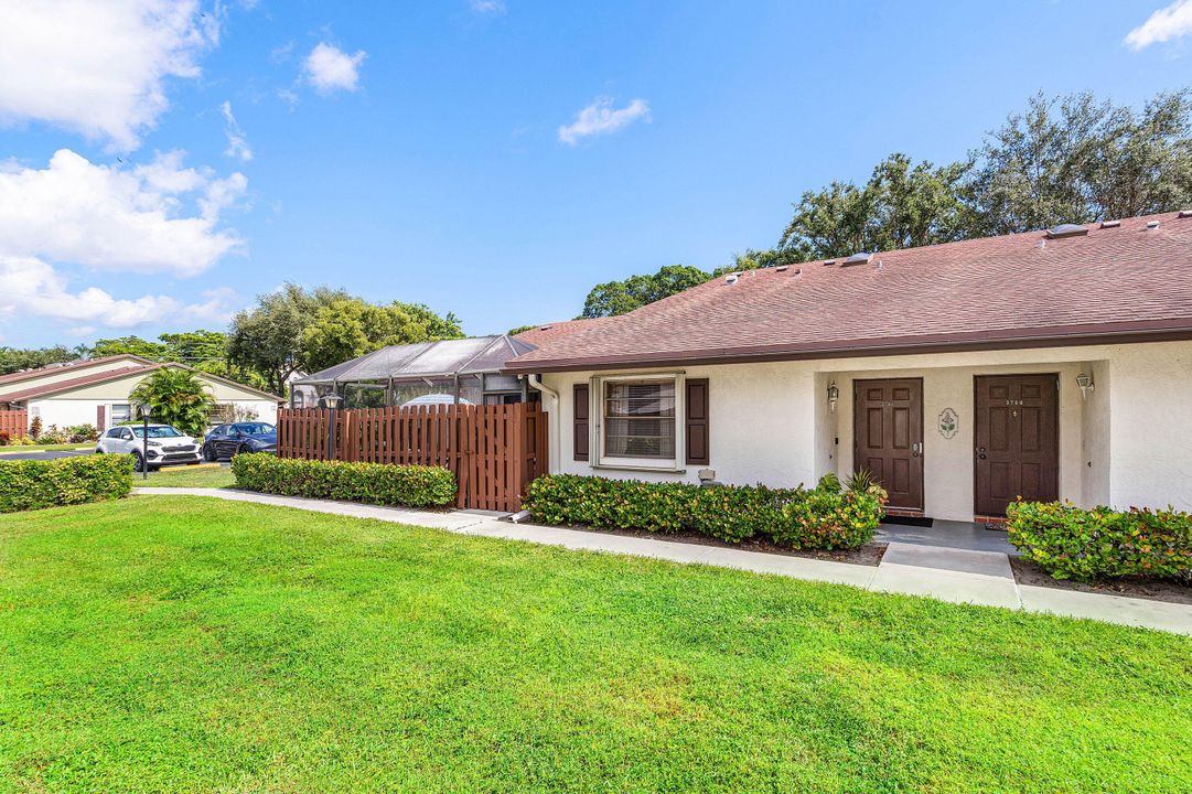 Active With Contract: $225,000 (2 beds, 2 baths, 1182 Square Feet)