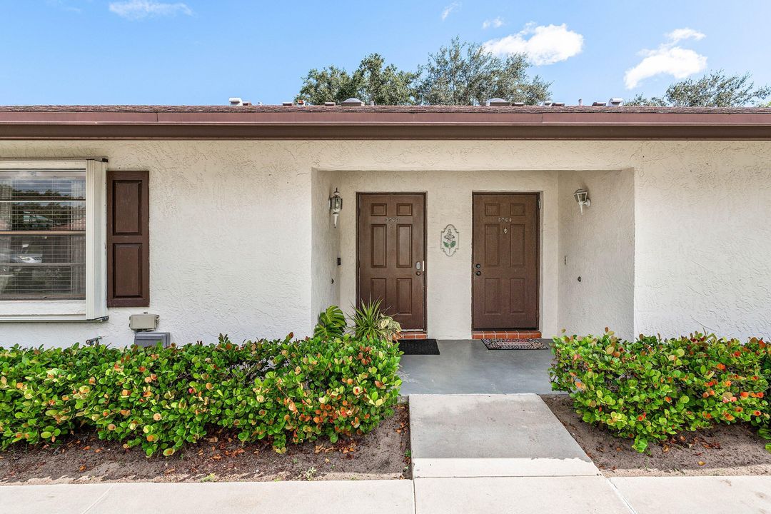 Active With Contract: $225,000 (2 beds, 2 baths, 1182 Square Feet)