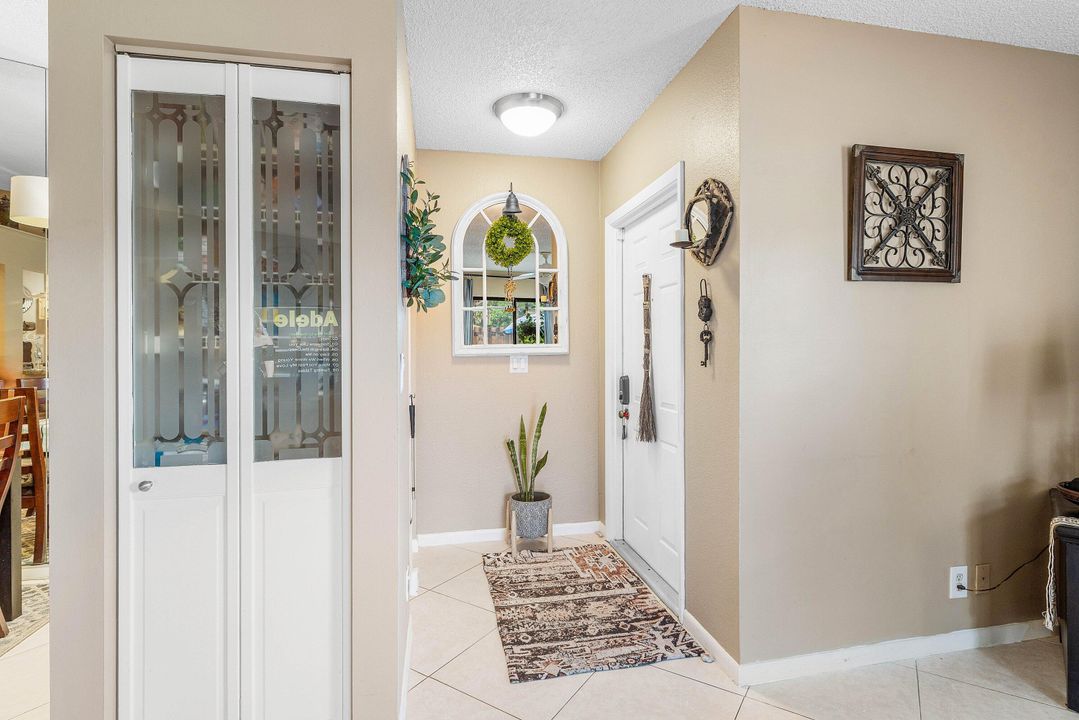 Active With Contract: $225,000 (2 beds, 2 baths, 1182 Square Feet)