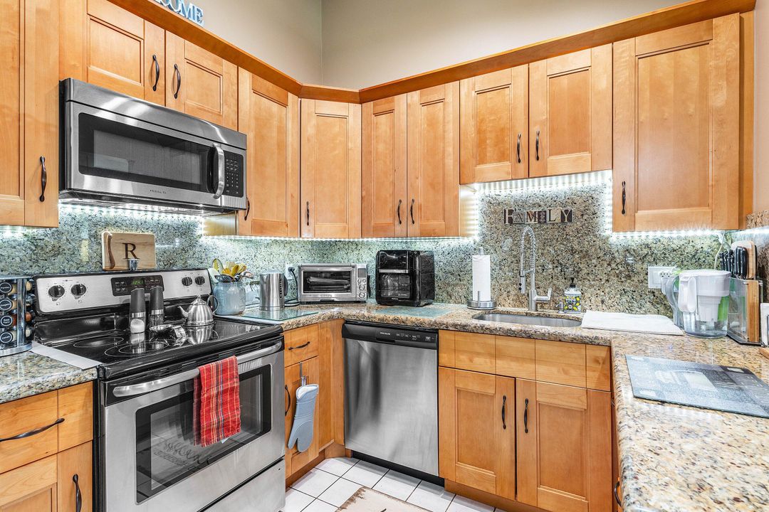 Active With Contract: $225,000 (2 beds, 2 baths, 1182 Square Feet)