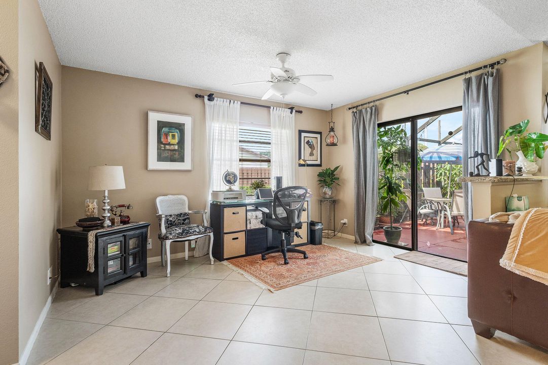 Active With Contract: $225,000 (2 beds, 2 baths, 1182 Square Feet)