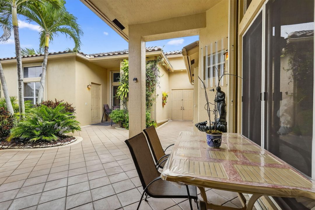 For Sale: $1,049,900 (5 beds, 4 baths, 3709 Square Feet)