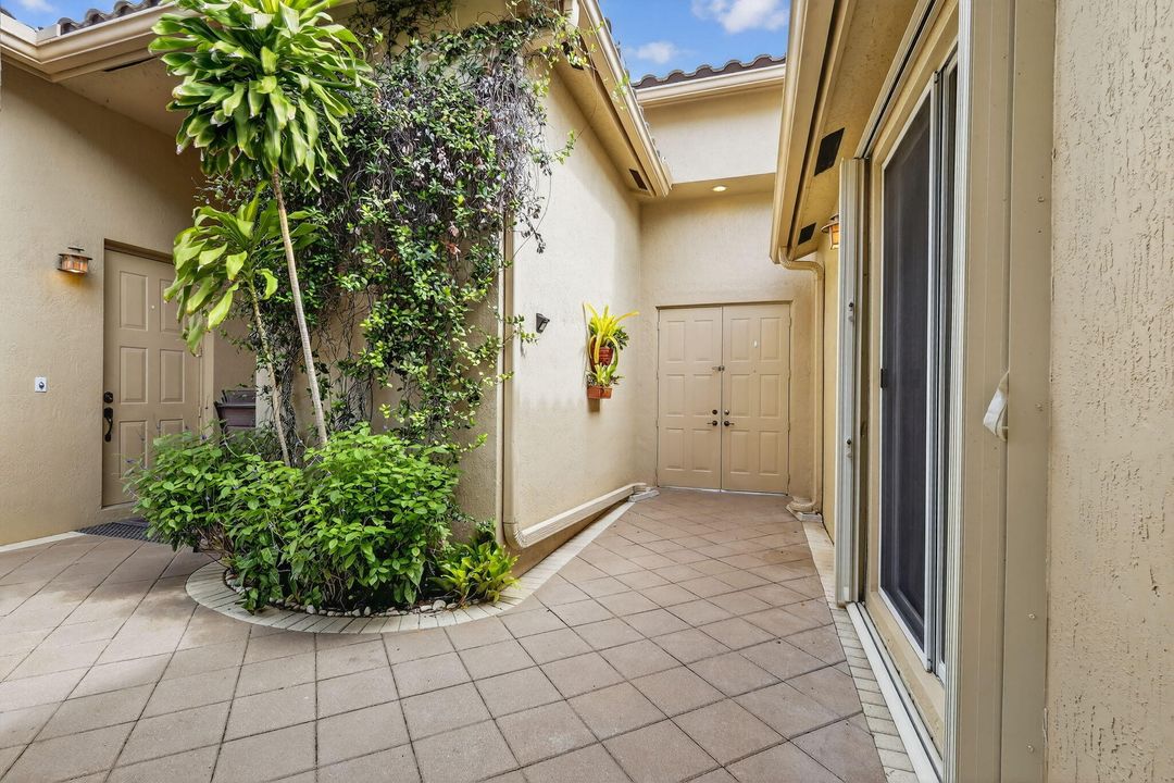 For Sale: $1,049,900 (5 beds, 4 baths, 3709 Square Feet)