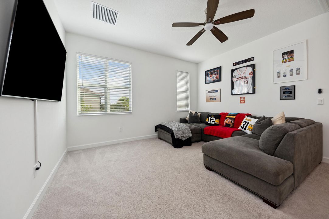 For Sale: $600,000 (3 beds, 2 baths, 2124 Square Feet)